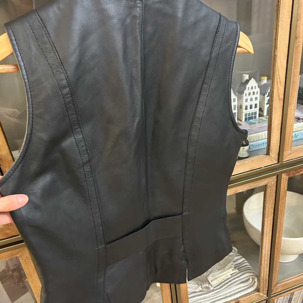Danier Black Leather Vest - Picture 8 of 10